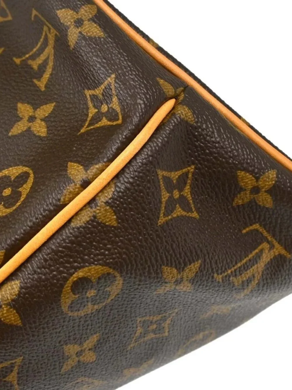Louis Vuitton outside 	ab